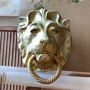 1974 MIMI di N Iconic LION HEAD Door Knocker BELT BUCKLE Brushed Gold Vintage